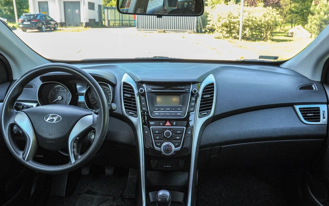 Hyundai I30 cena 29900 przebieg: 161000, rok produkcji 2012 z Wojkowice małe 67